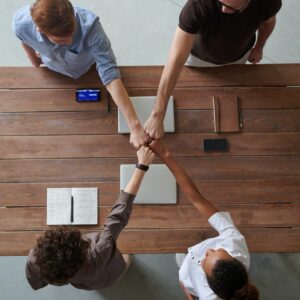 photo-of-people-doing-fist-bump-3184430 Organizacja wyjazdu do pracy za granicę | PrismaWorx